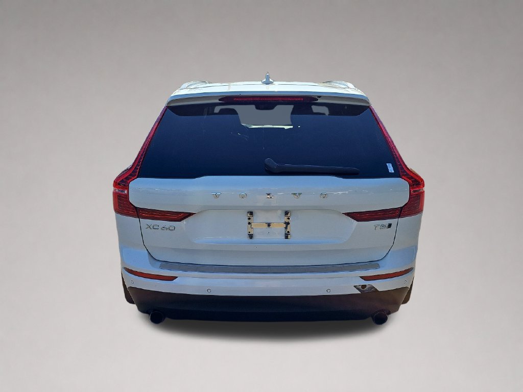 Used 2018 Volvo XC60 T5 Momentum w/ Vision Package AWD/4WD image 4