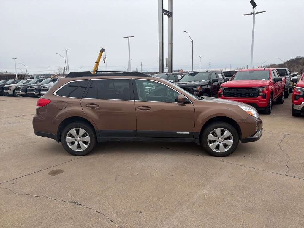 Used 2011 Subaru Outback 2.5i Limited image 4