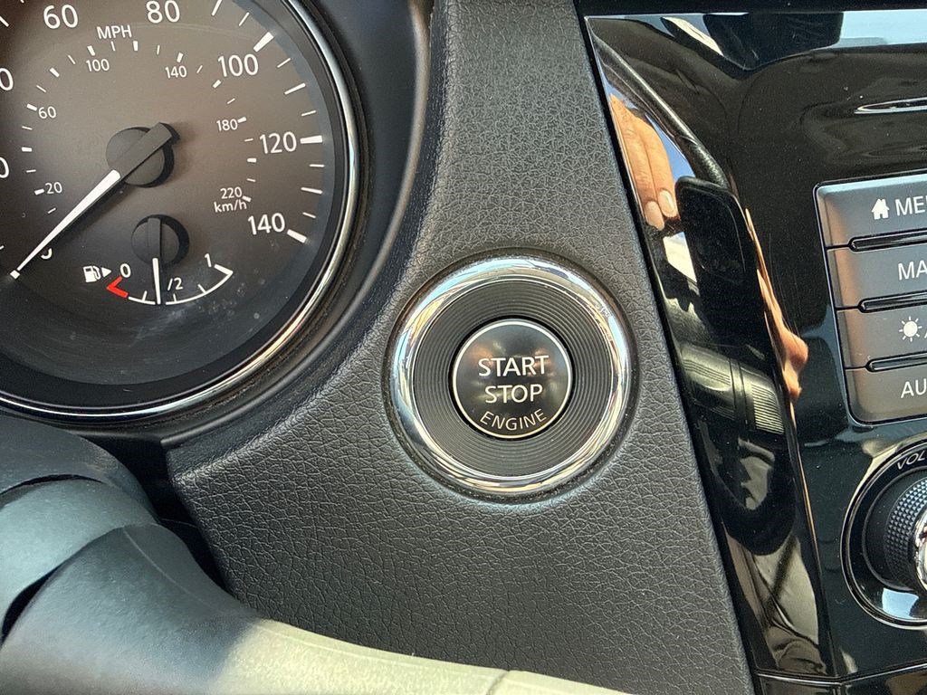 Used 2019 Nissan Rogue SL FWD image 25