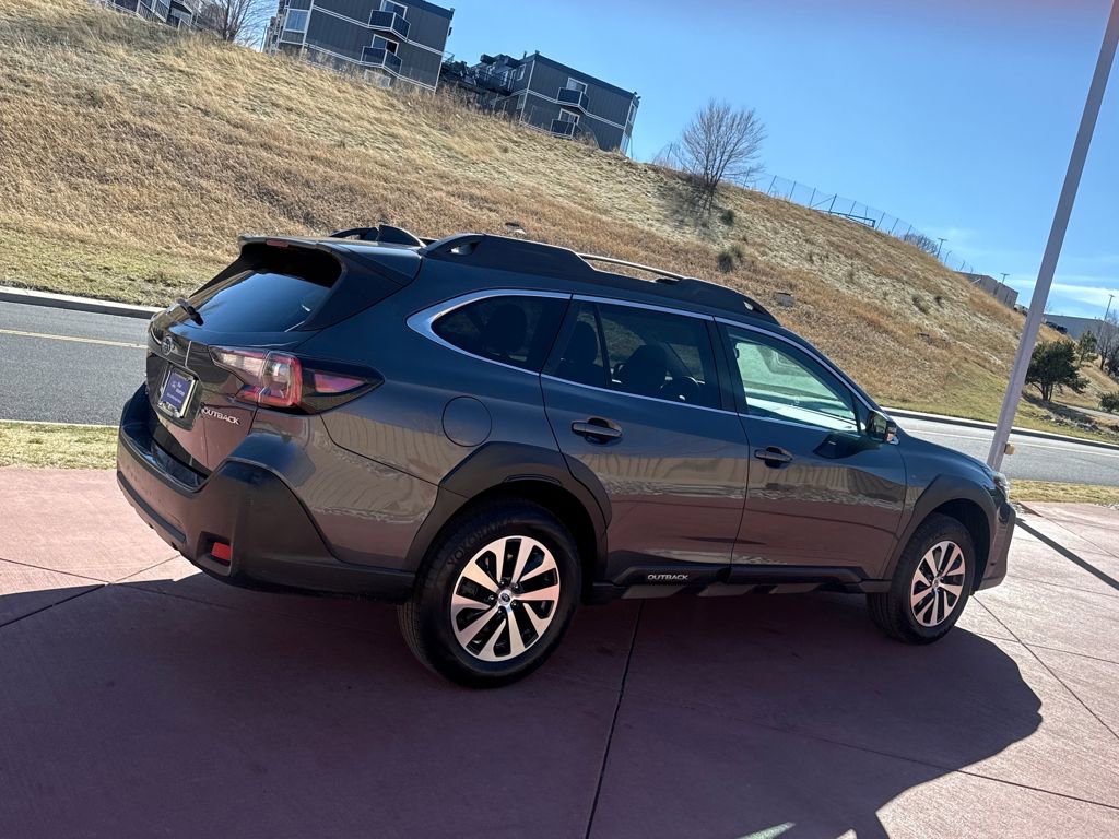 Used 2023 Subaru Outback Premium image 8