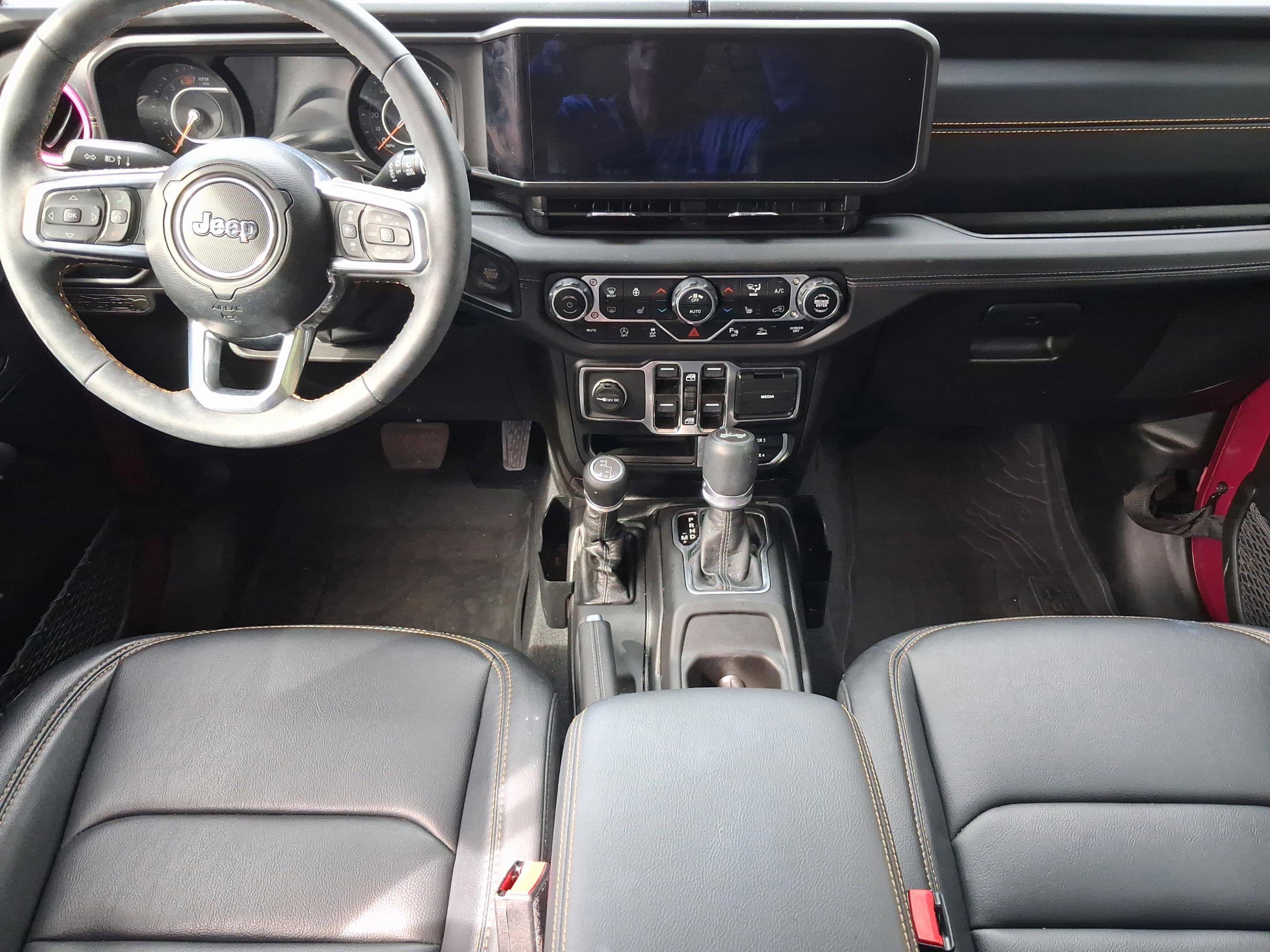 Used 2024 Jeep Wrangler Sahara w/ Technology Group AWD/4WD image 9