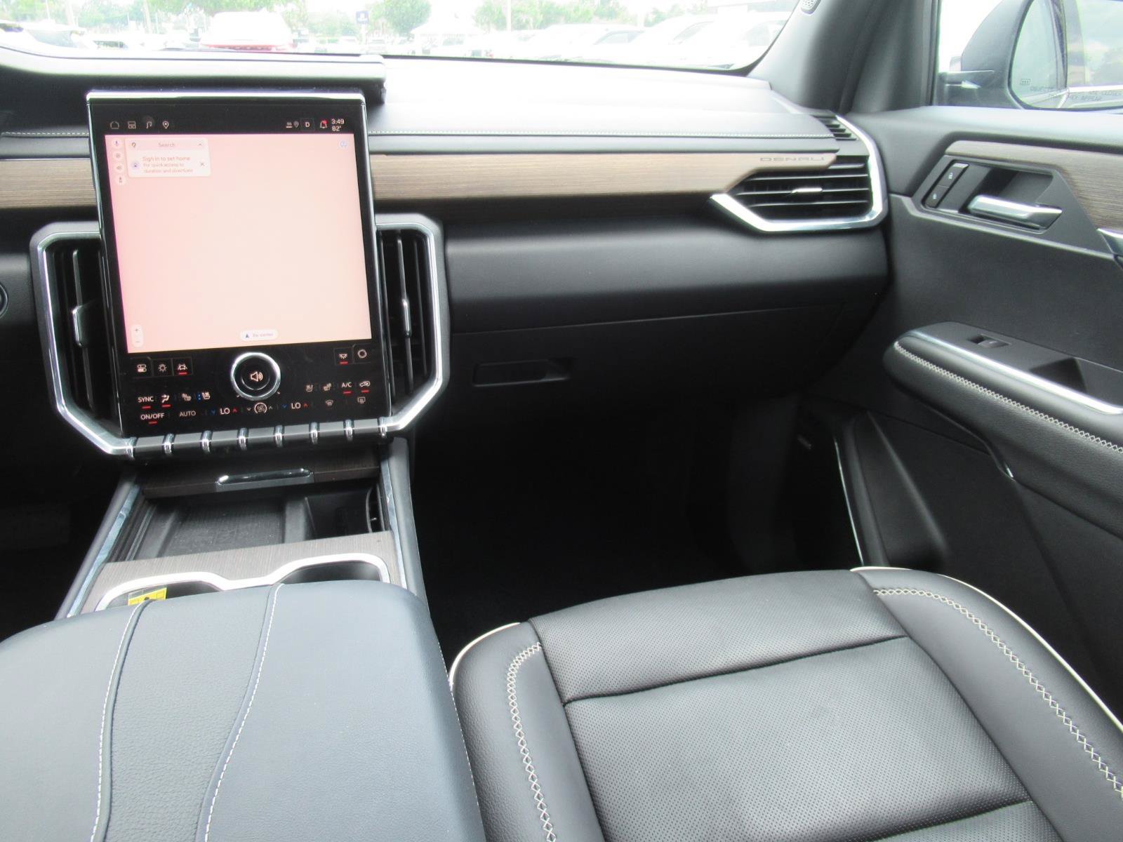 Used 2025 GMC Acadia Denali FWD image 14