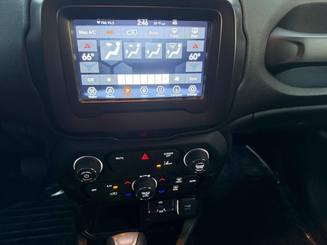 Used 2021 Jeep Renegade Latitude FWD image 12