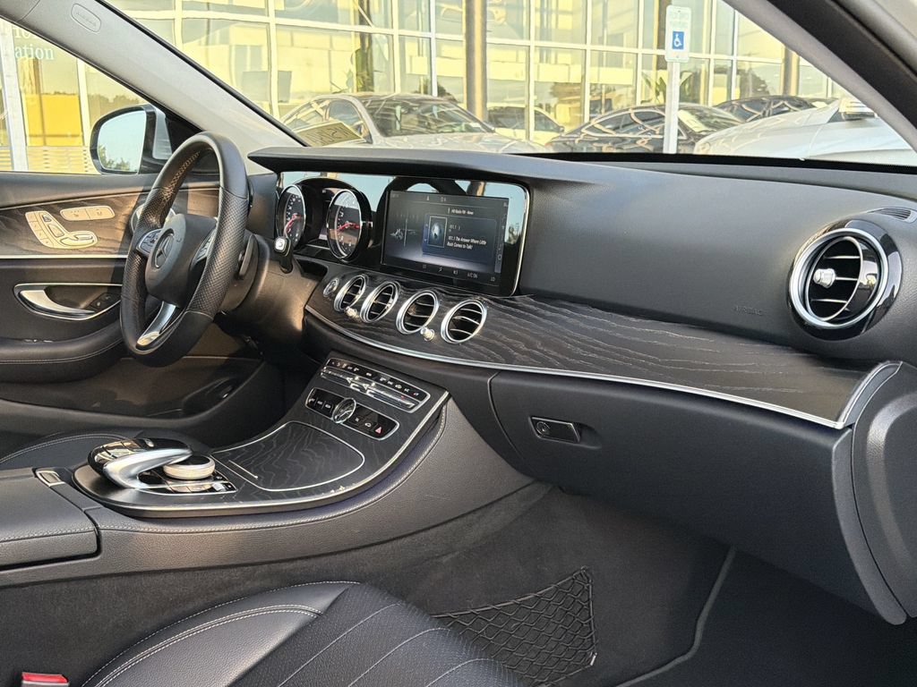 Used 2018 Mercedes-Benz E 300 image 19