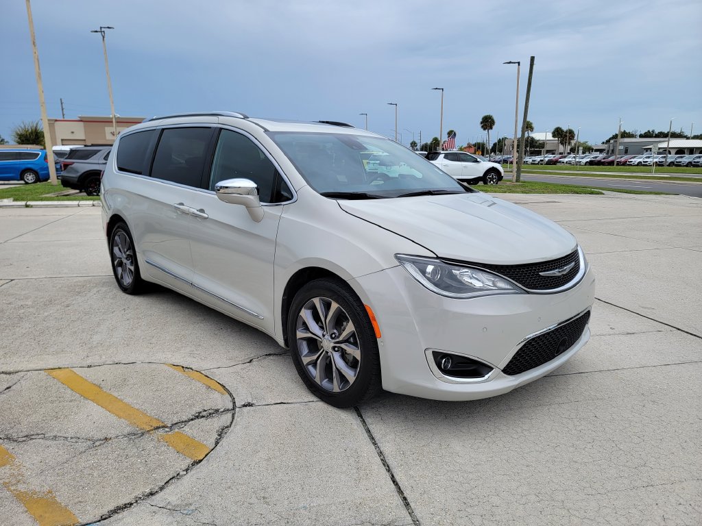 Used 2020 Chrysler Pacifica Limited FWD image 7