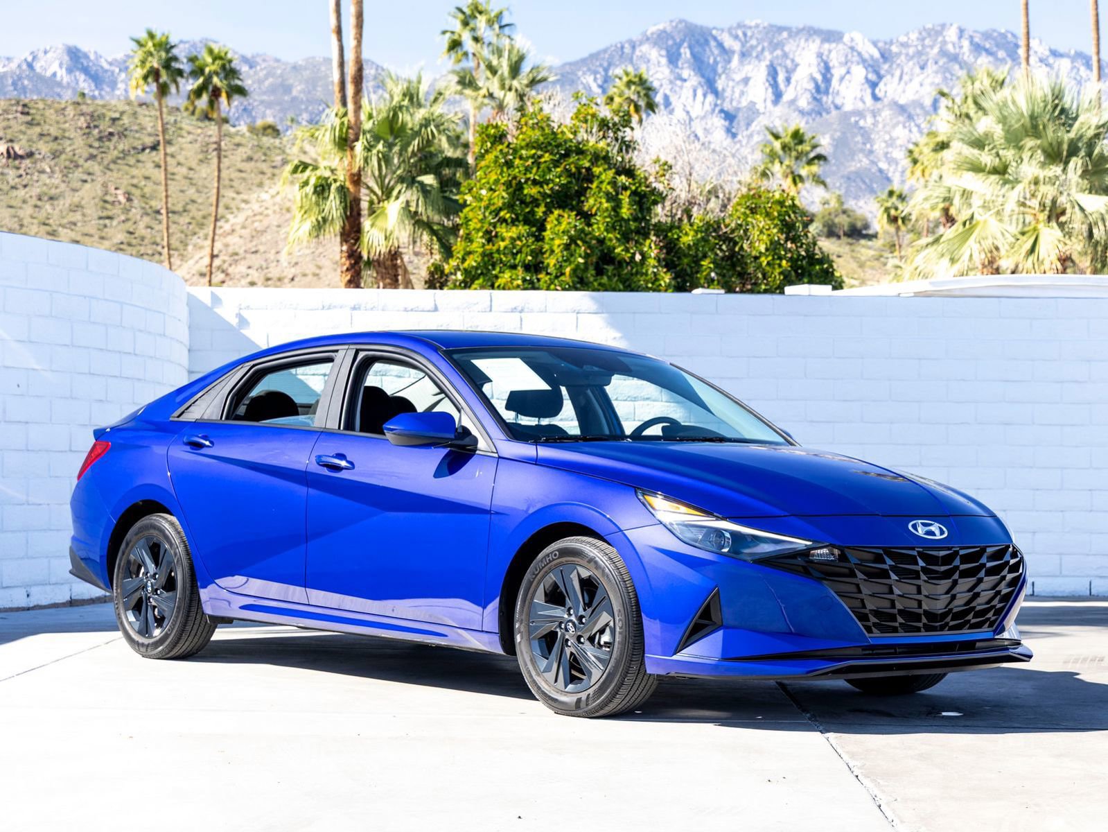 Used 2023 Hyundai Elantra SEL w/ Cargo Package image 2