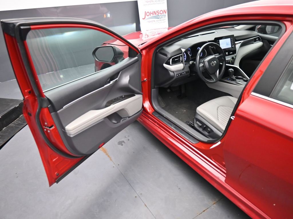 Used 2022 Toyota Camry SE image 16
