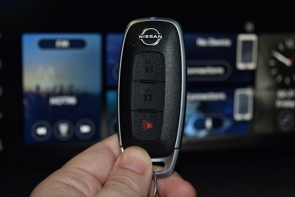 Certified 2025 Nissan Kicks SV FWD image 17