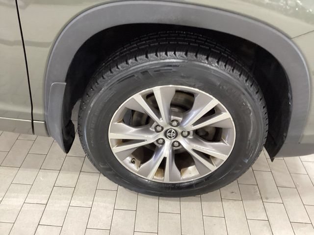 Used 2016 Toyota Highlander Plus AWD/4WD image 22