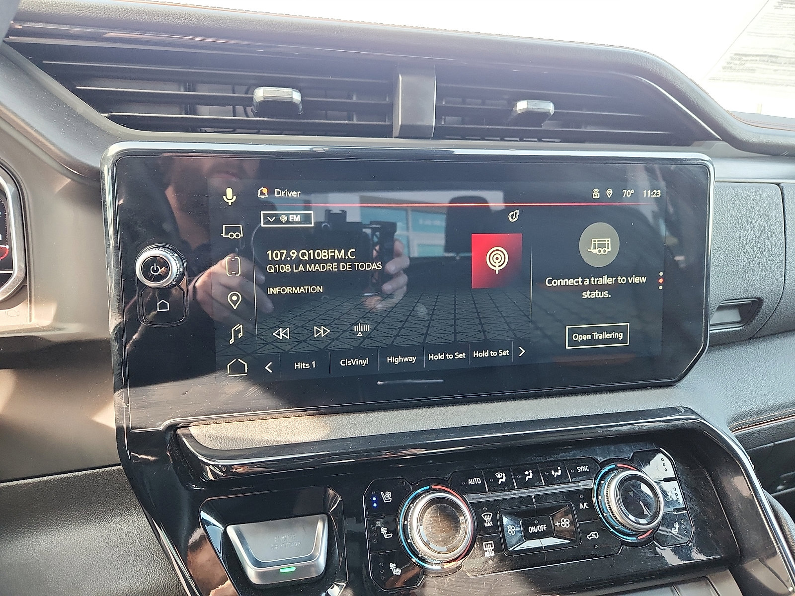 Used 2025 GMC Sierra 2500 AT4 image 19