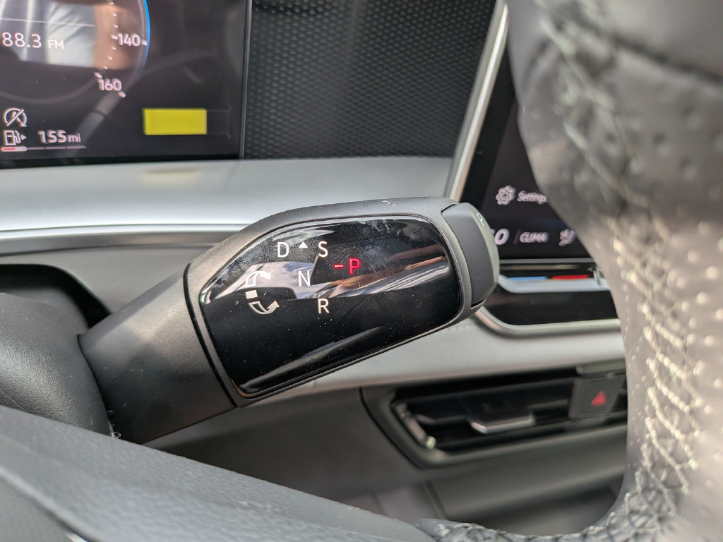 New 2026 Volkswagen Tiguan SE R-Line FWD image 28
