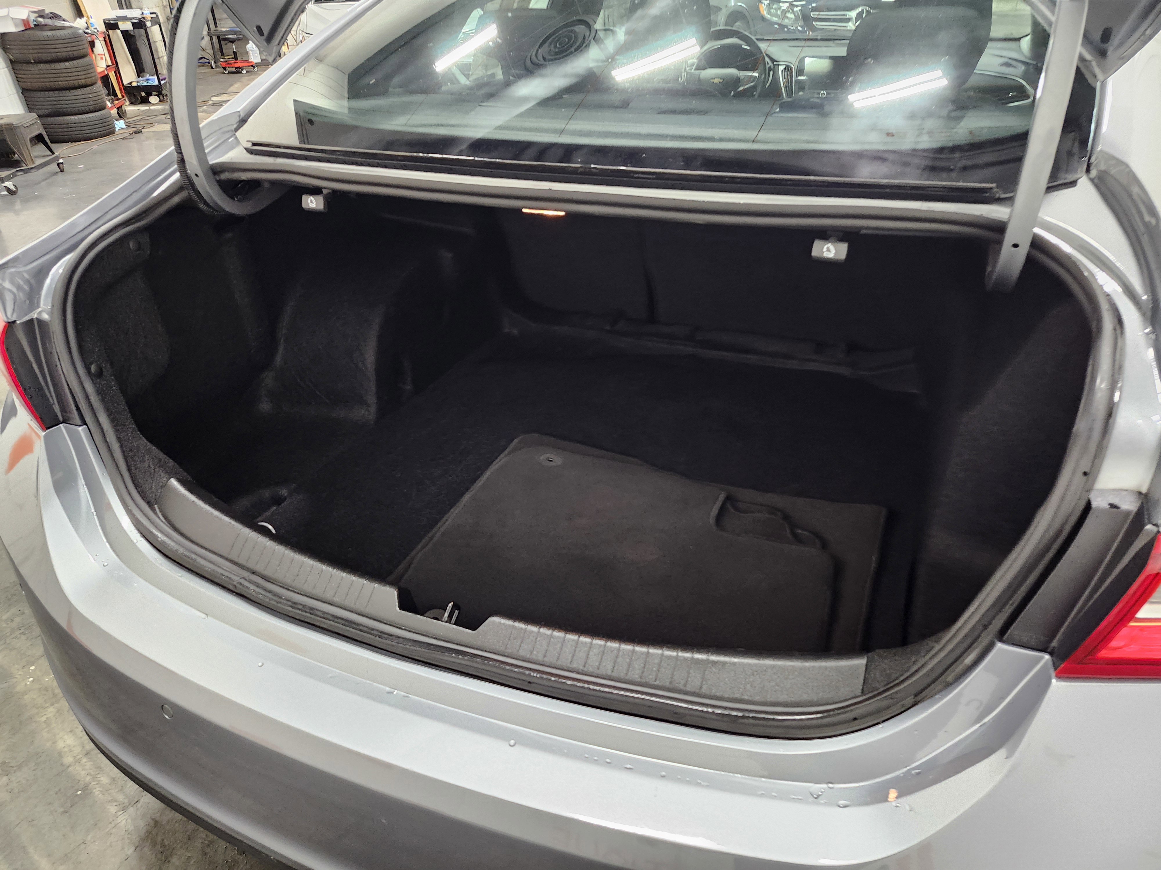Used 2025 Chevrolet Malibu LT image 14