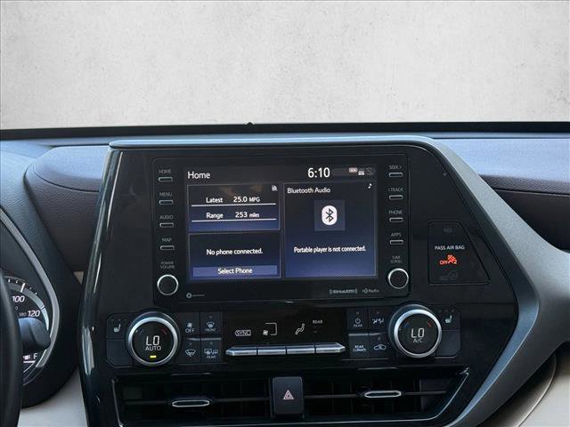 Used 2022 Toyota Highlander XLE FWD image 23