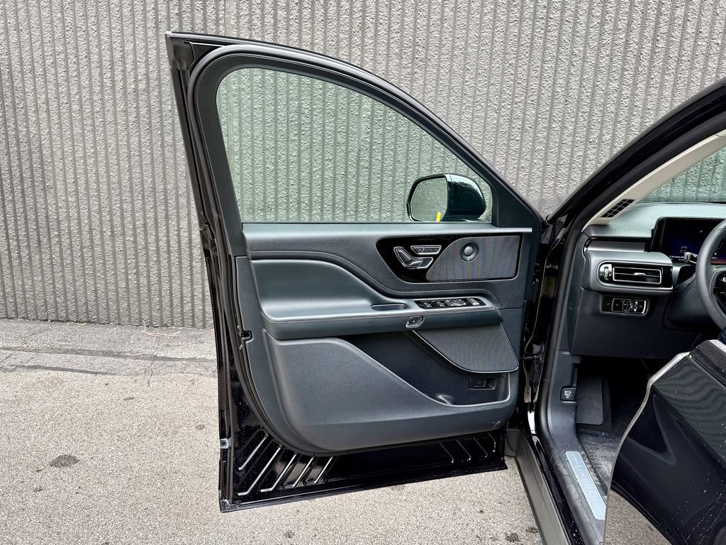 New 2026 Lincoln Aviator AWD image 15
