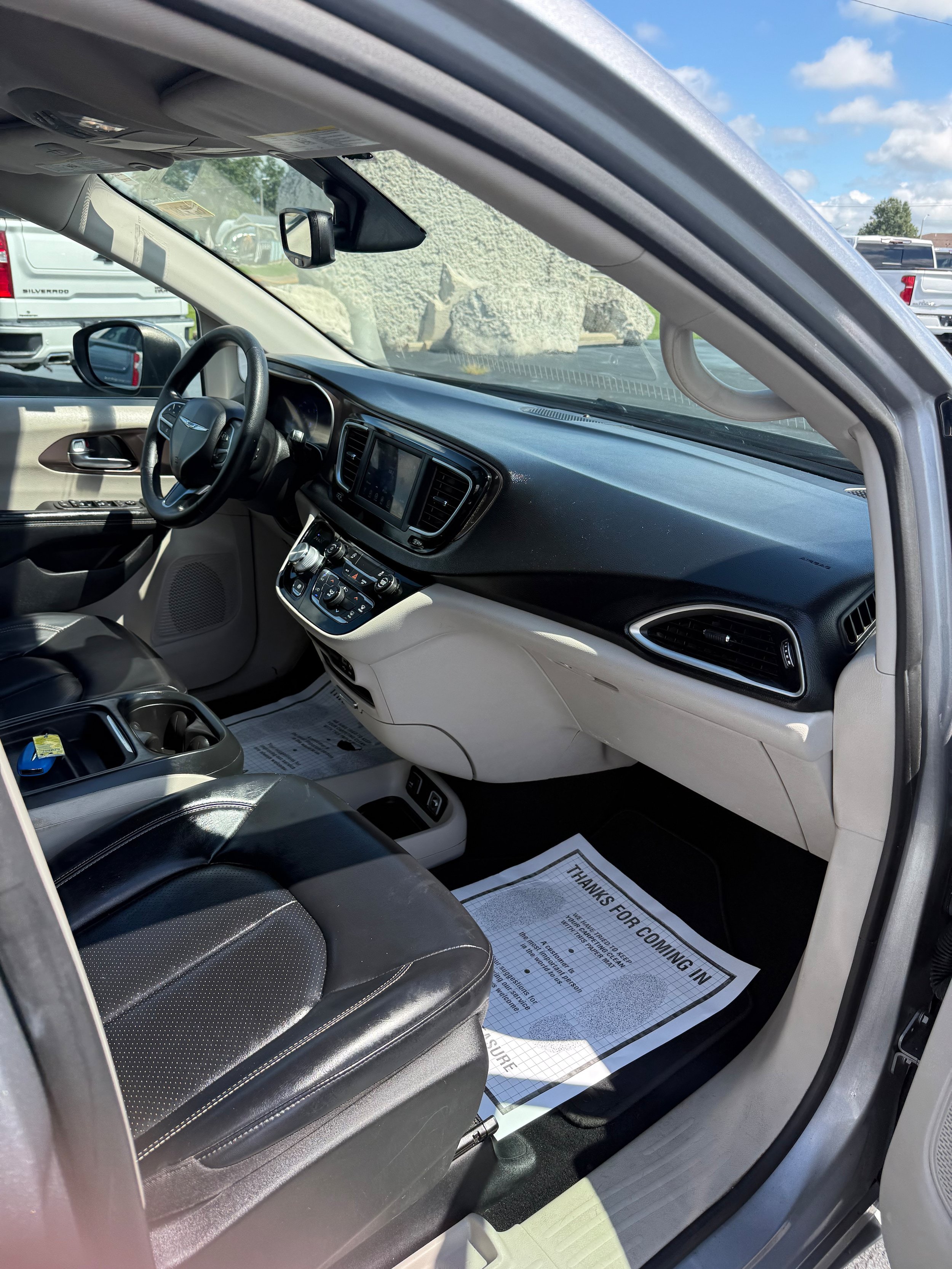 Used 2020 Chrysler Voyager Lxi FWD image 7