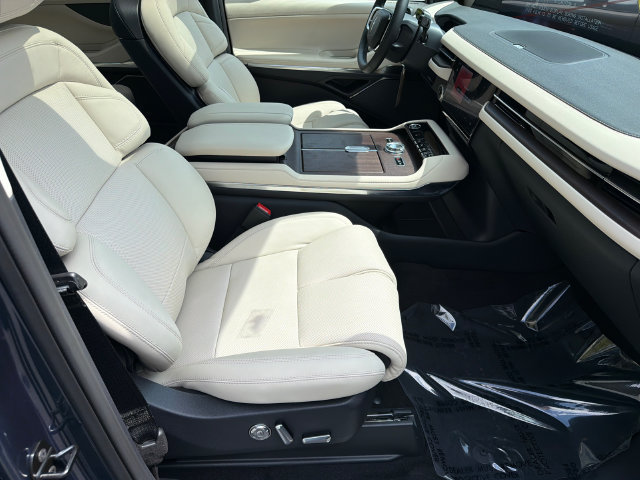 New 2027 Lincoln Navigator L Reserve AWD/4WD image 14