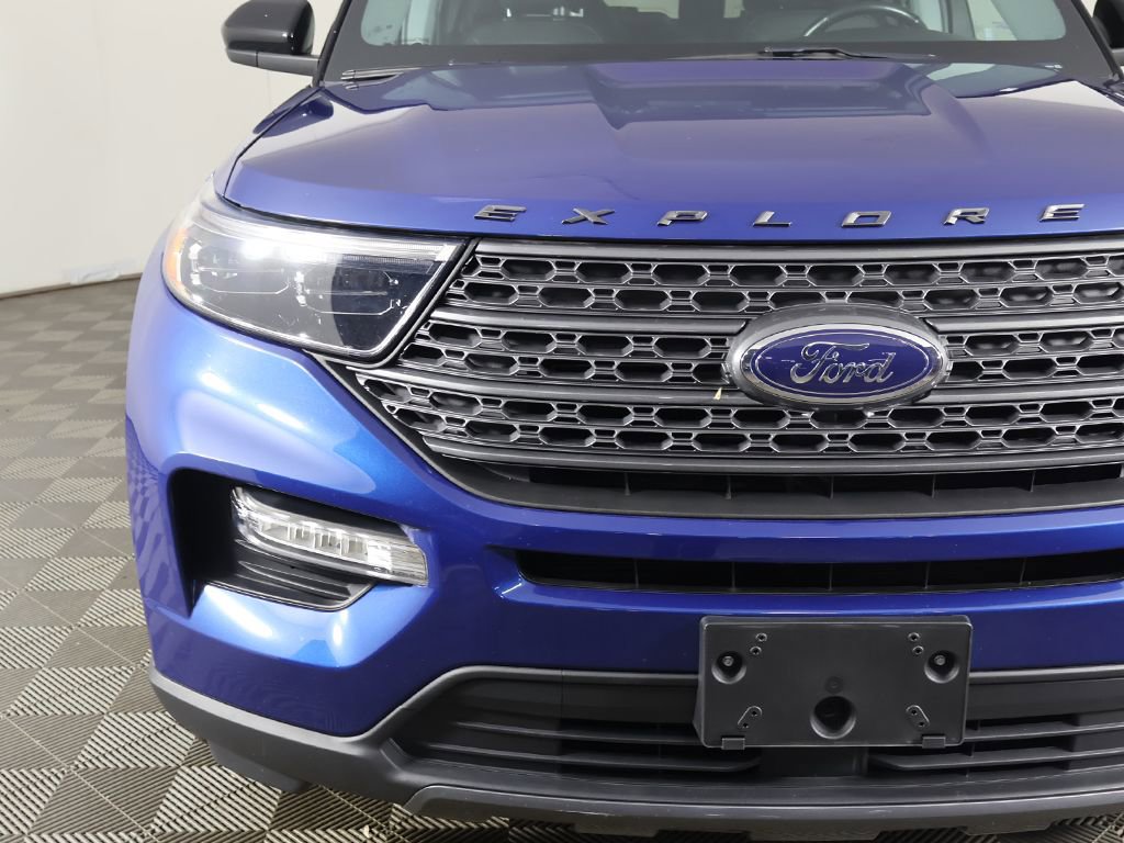 Used 2022 Ford Explorer XLT w/ Equipment Group 202A AWD/4WD image 13