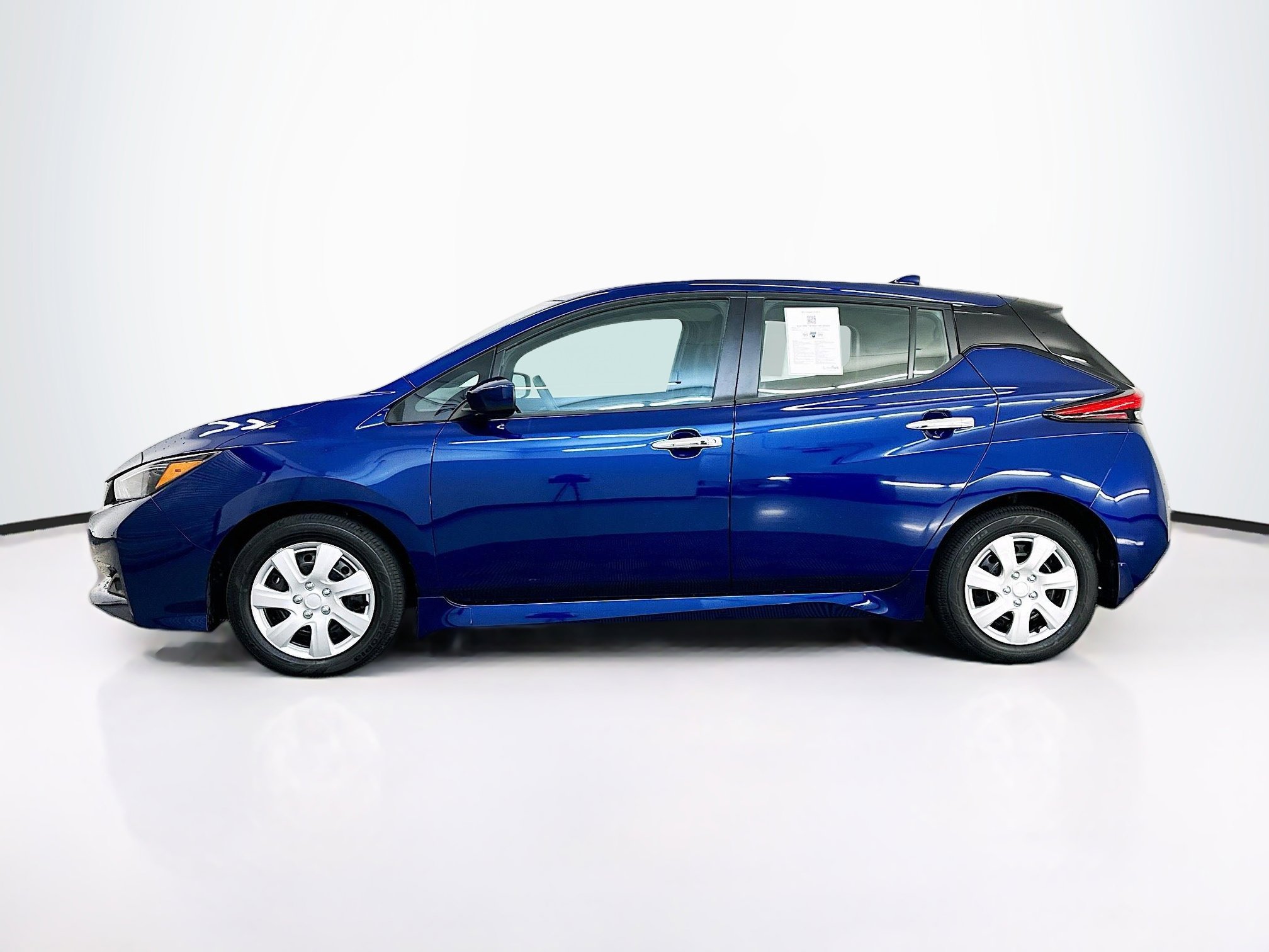 Used 2024 Nissan Leaf S image 4