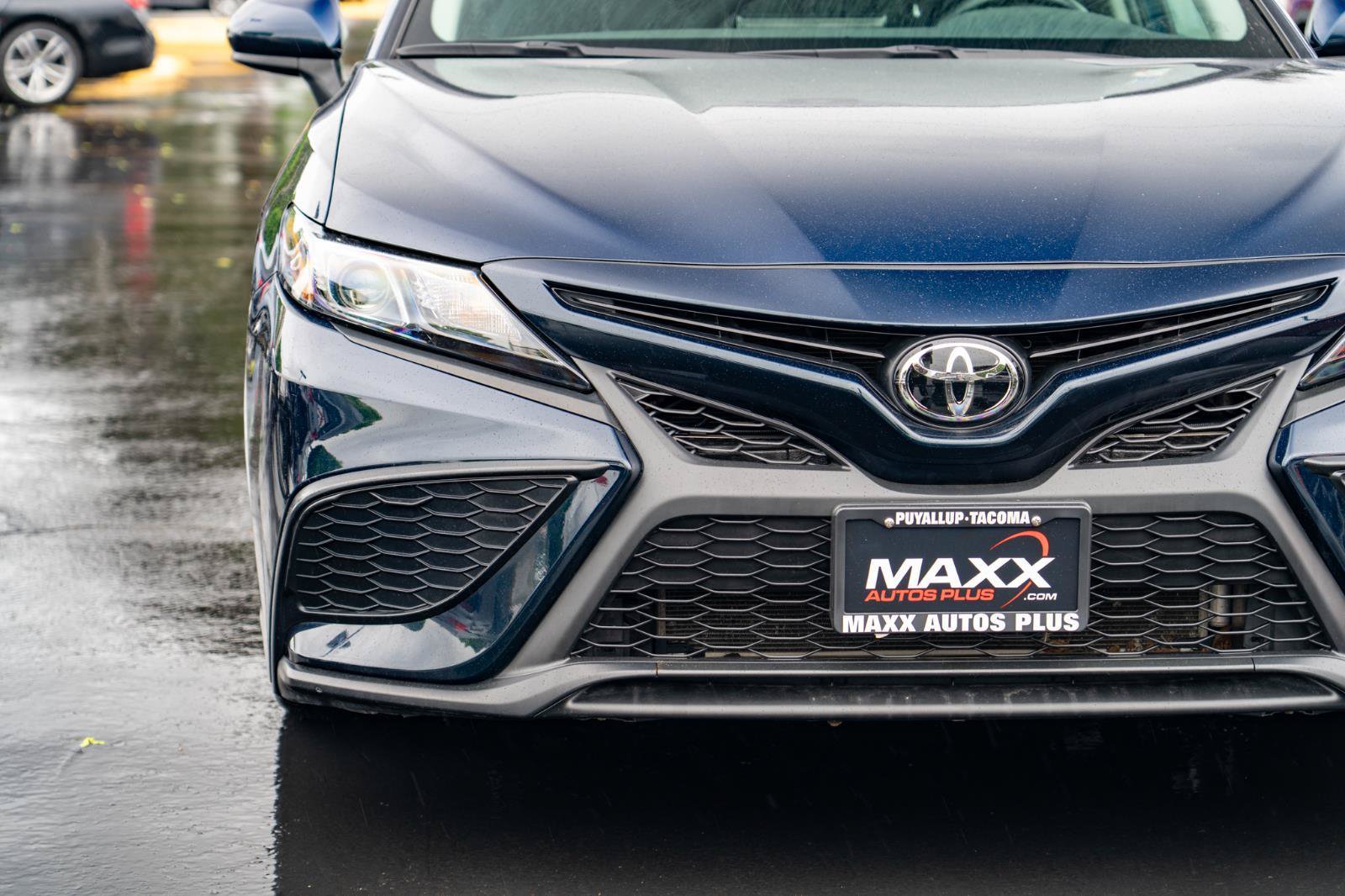 Used 2021 Toyota Camry SE FWD image 5