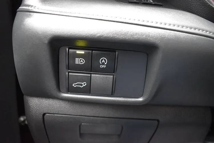 Used 2025 Toyota Highlander LE FWD image 23