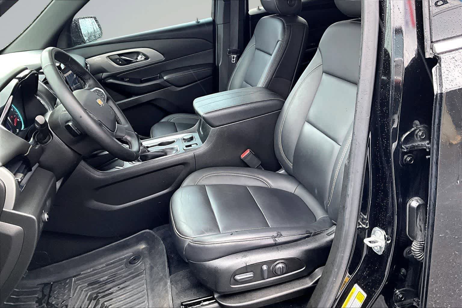 Used 2023 Chevrolet Traverse LT FWD image 11
