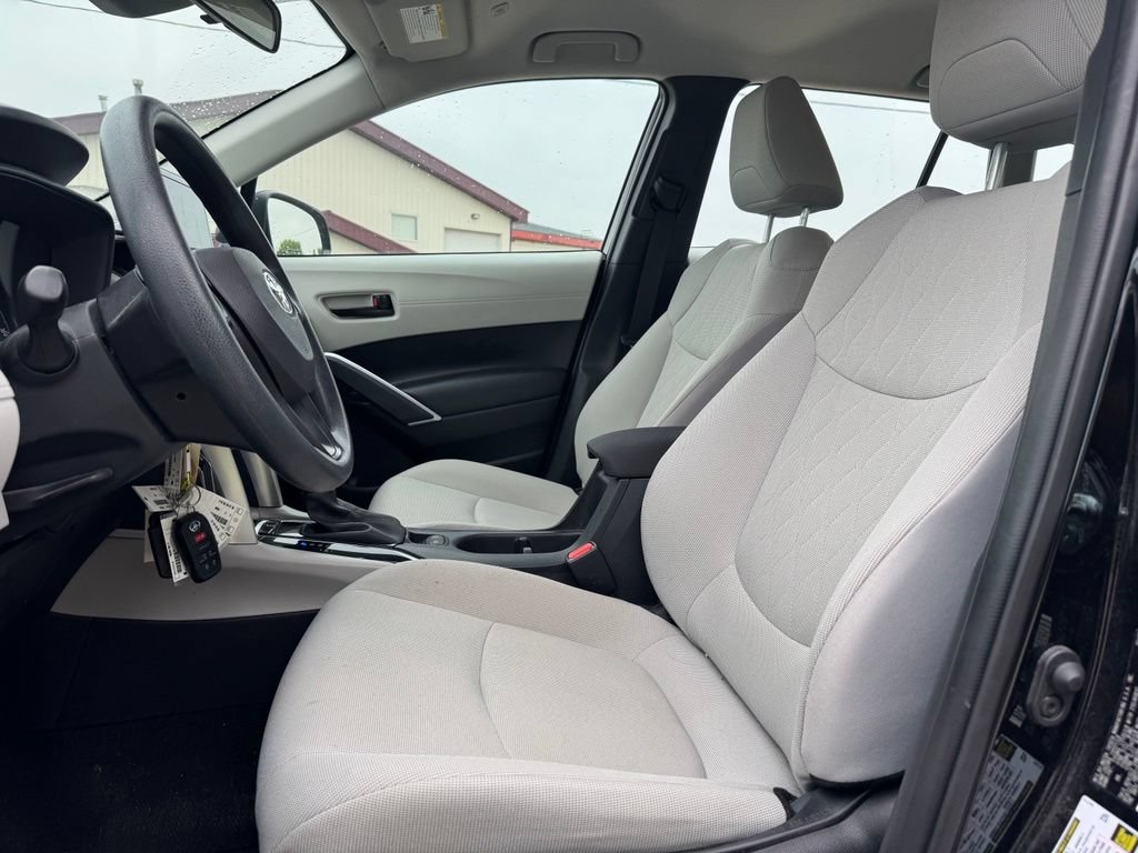 Used 2023 Toyota Corolla Cross L AWD/4WD image 4