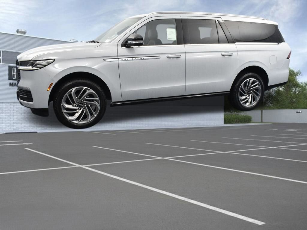 New 2026 Lincoln Navigator L Reserve AWD/4WD image 5