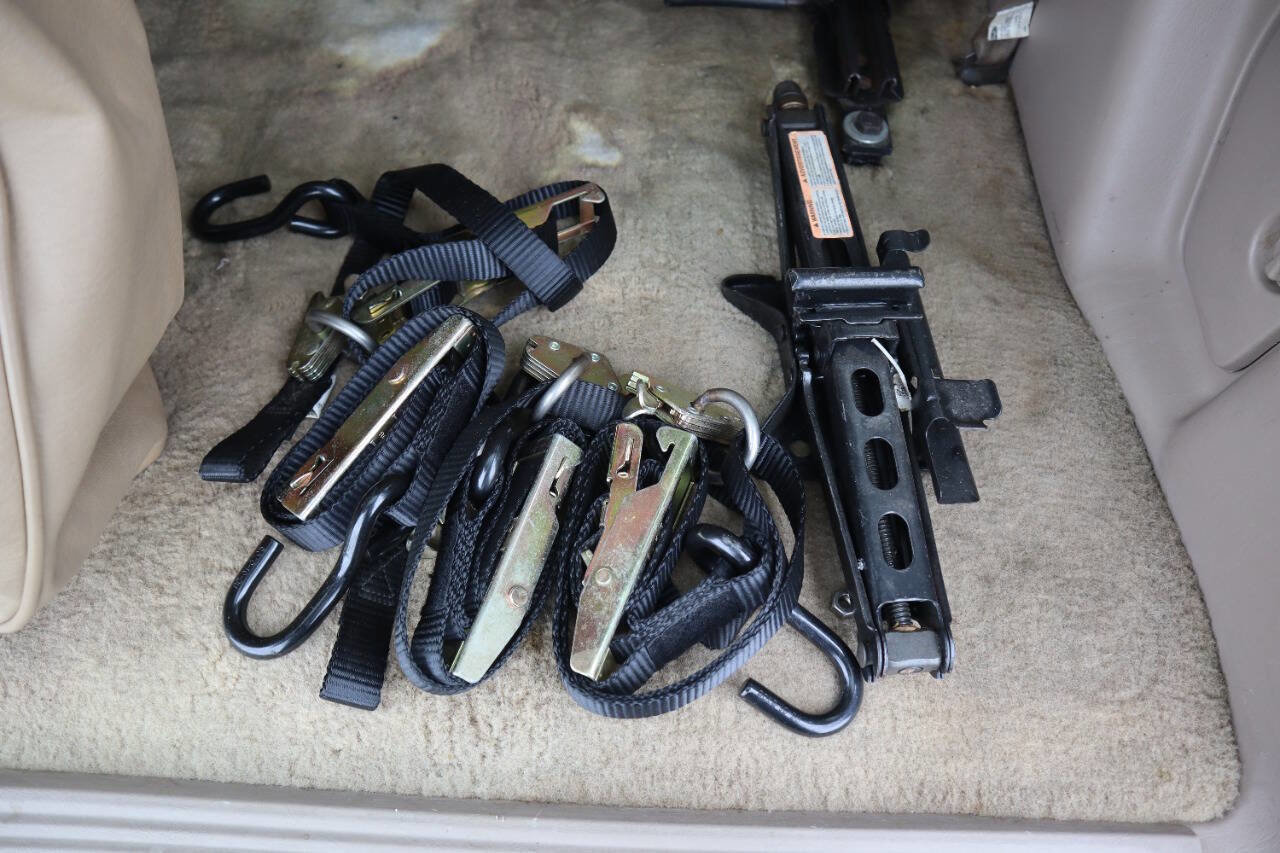 Used 2002 Ford Windstar SEL FWD image 36