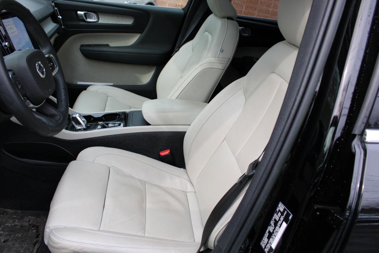 Used 2023 Volvo XC40 B5 Plus image 10
