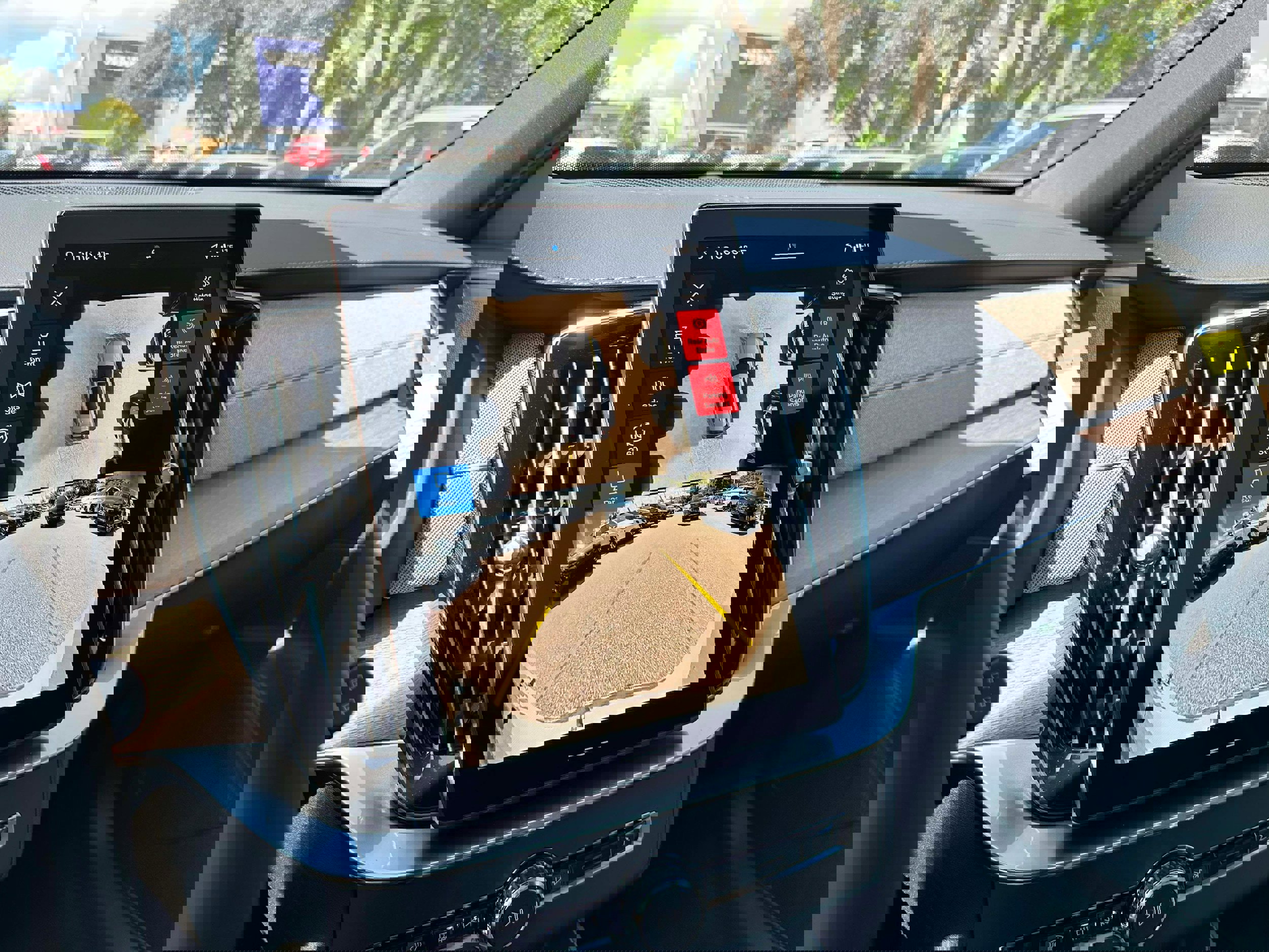 New 2026 Volvo XC90 B6 Plus w/ Protection Package Premier image 25