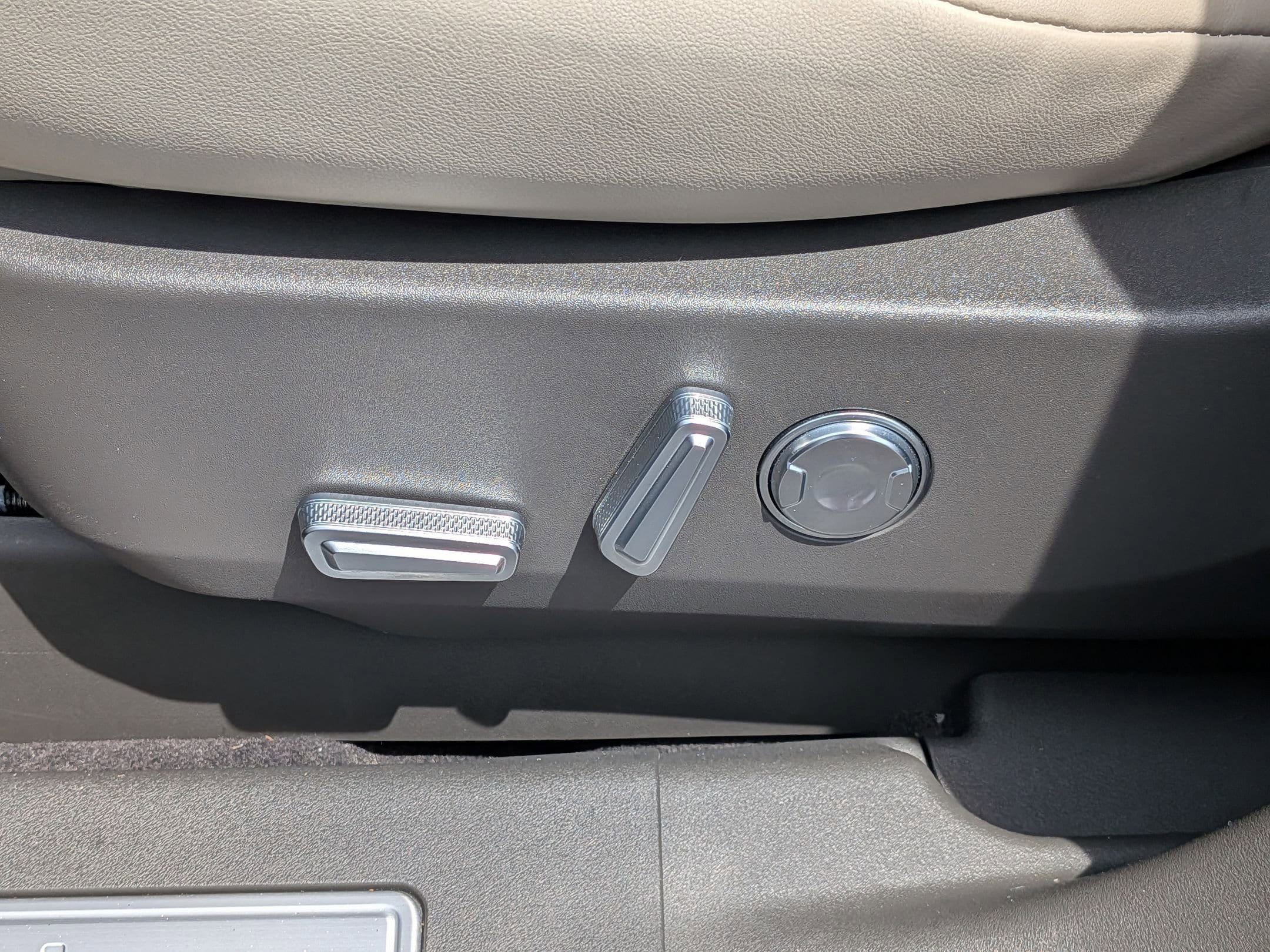 Used 2025 Lincoln Nautilus Reserve AWD/4WD image 13