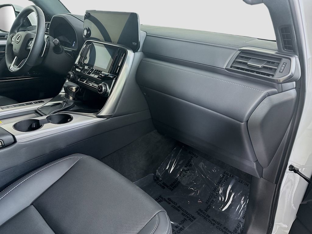Used 2025 Lexus LX 600 F Sport w/ Accessory Package (Z1) image 31