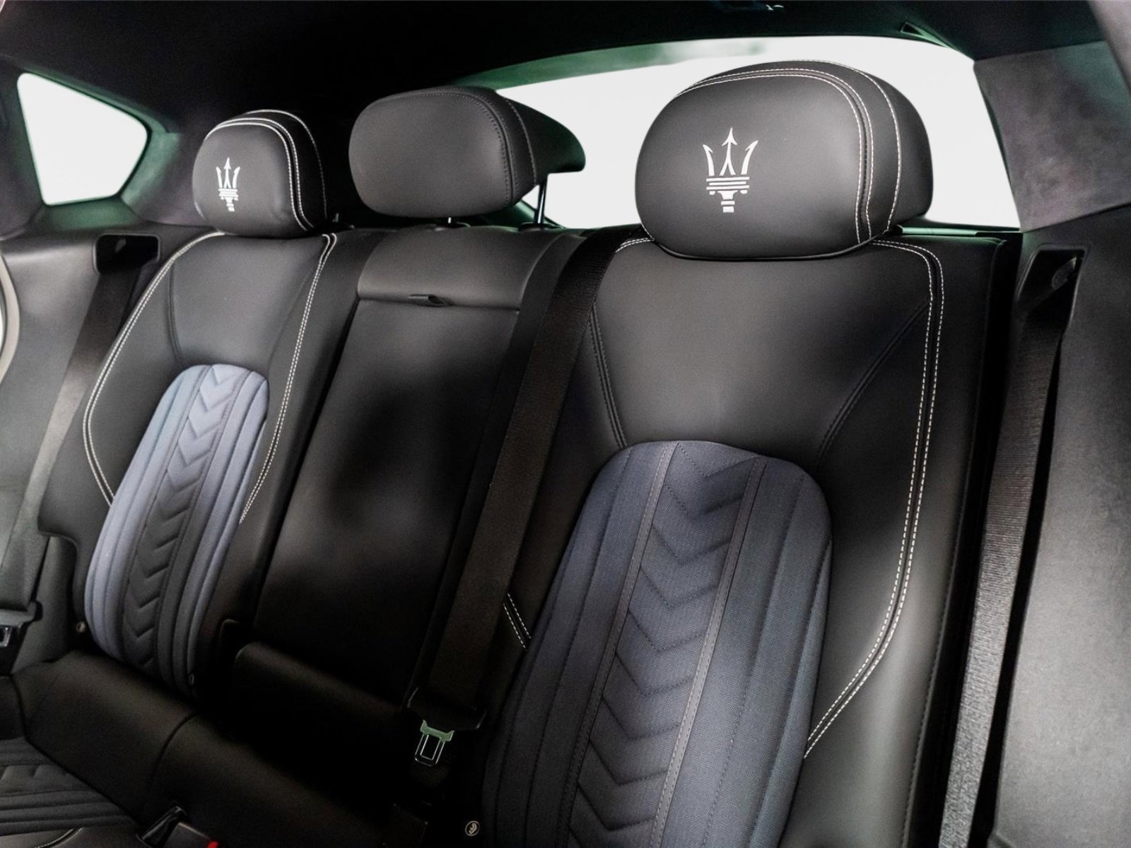 Used 2023 Maserati Levante GT AWD/4WD image 28