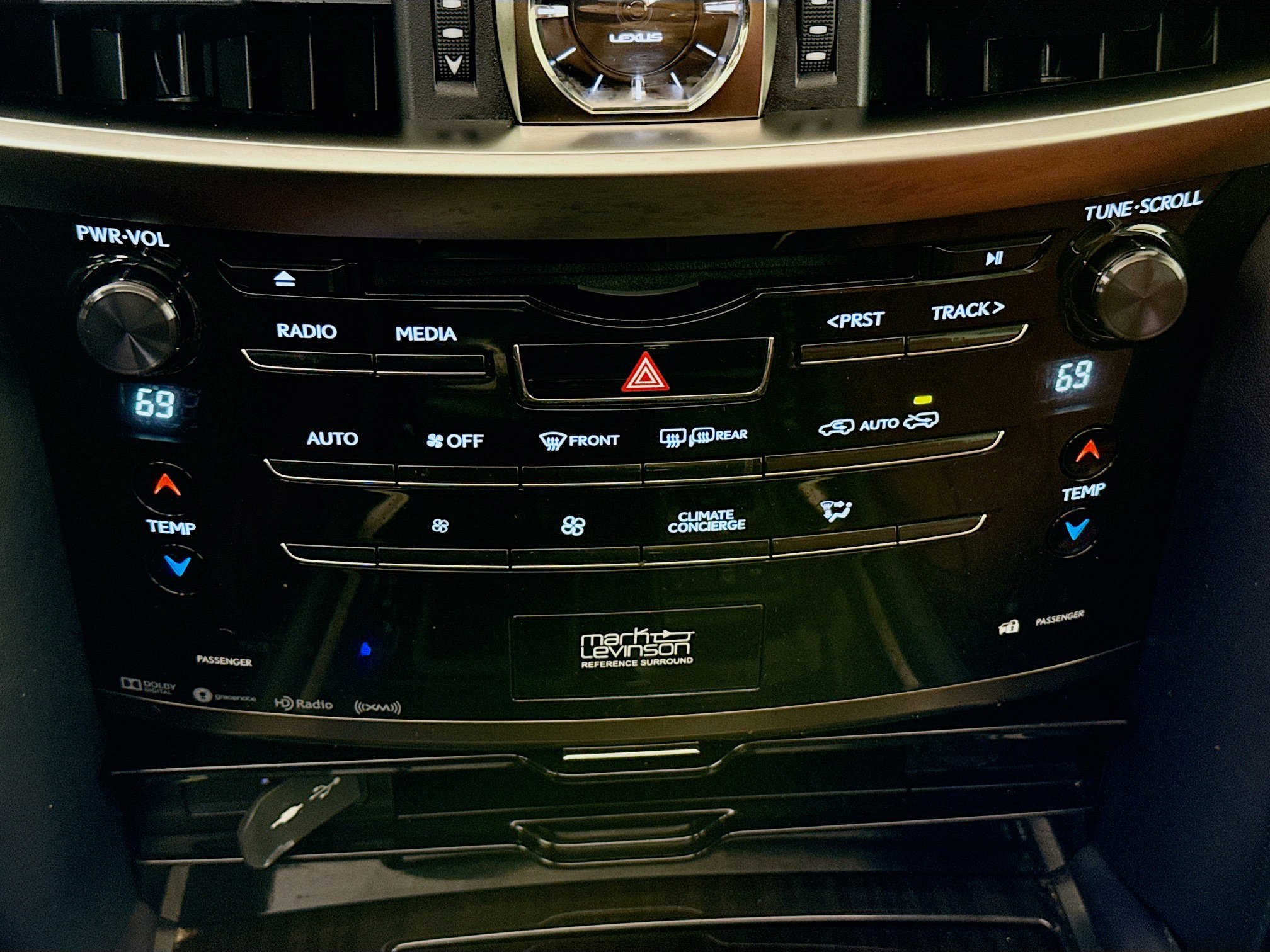 Used 2017 Lexus LX 570 4WD w/ Luxury Package image 18