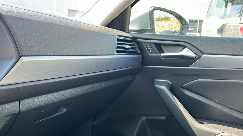 Used 2023 Volkswagen Jetta SE w/ Panoramic Sunroof Package FWD image 18