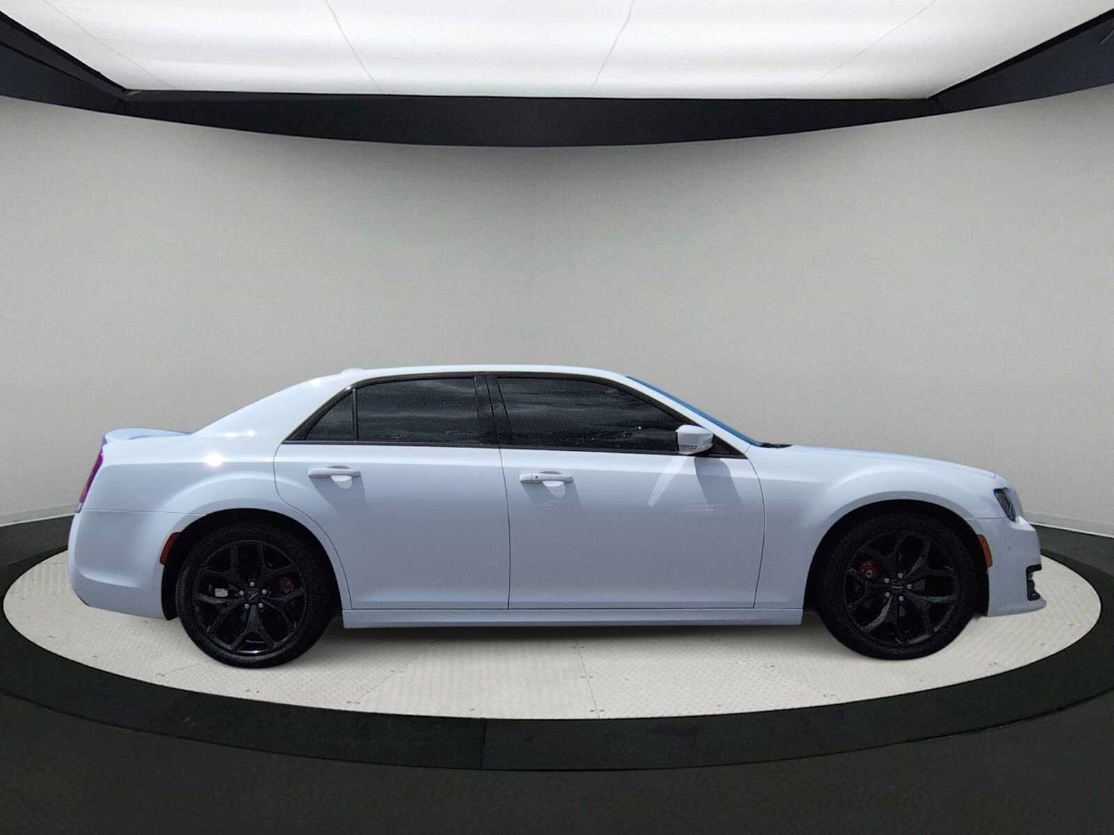 Used 2021 Chrysler 300 S w/ S Model Appearance Package RWD image 9