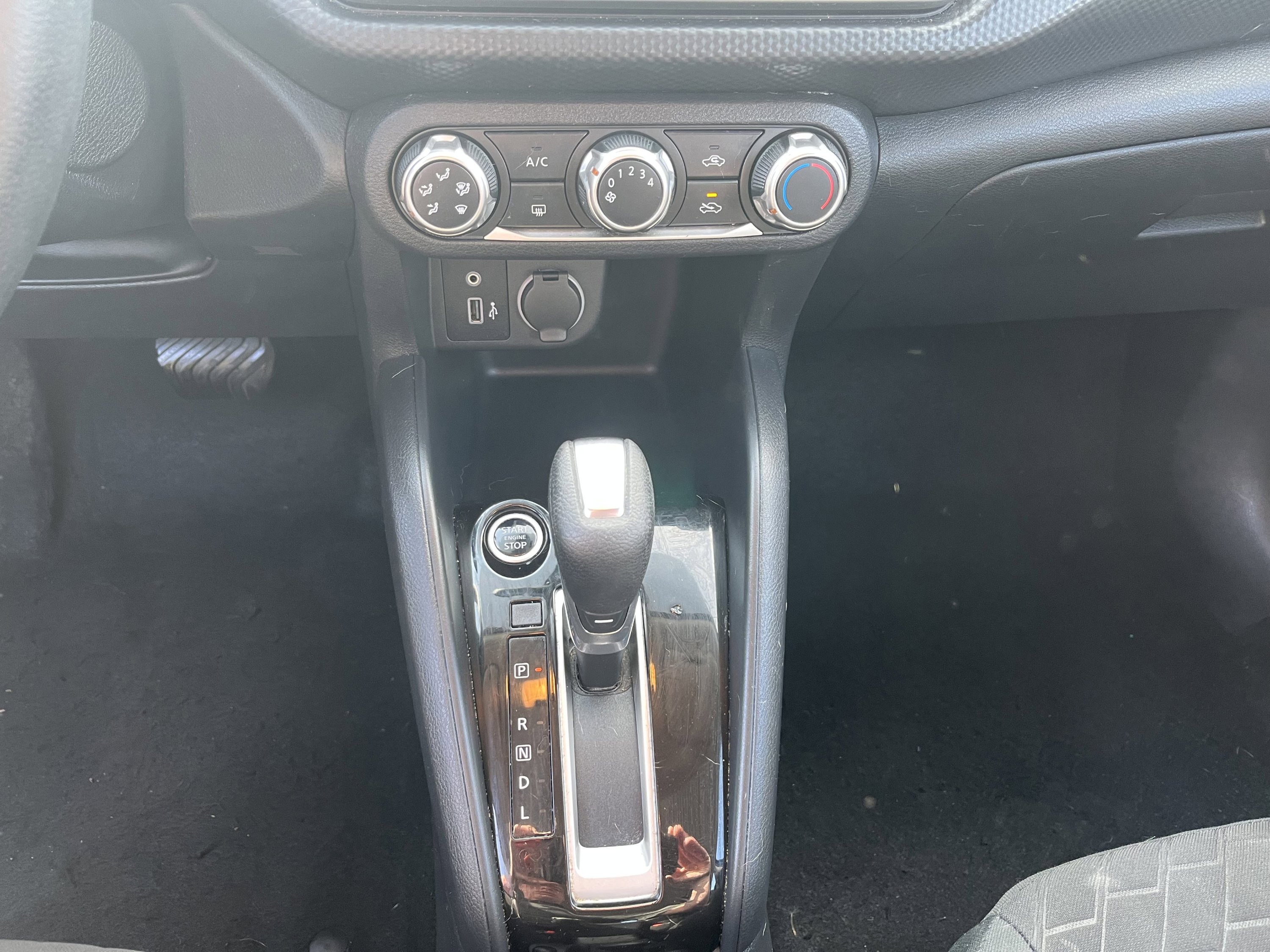 Used 2021 Nissan Kicks S FWD image 15