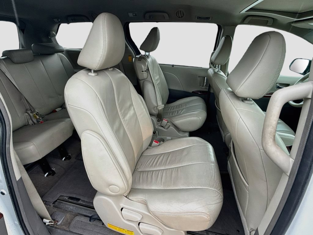 Used 2014 Toyota Sienna XLE FWD image 26