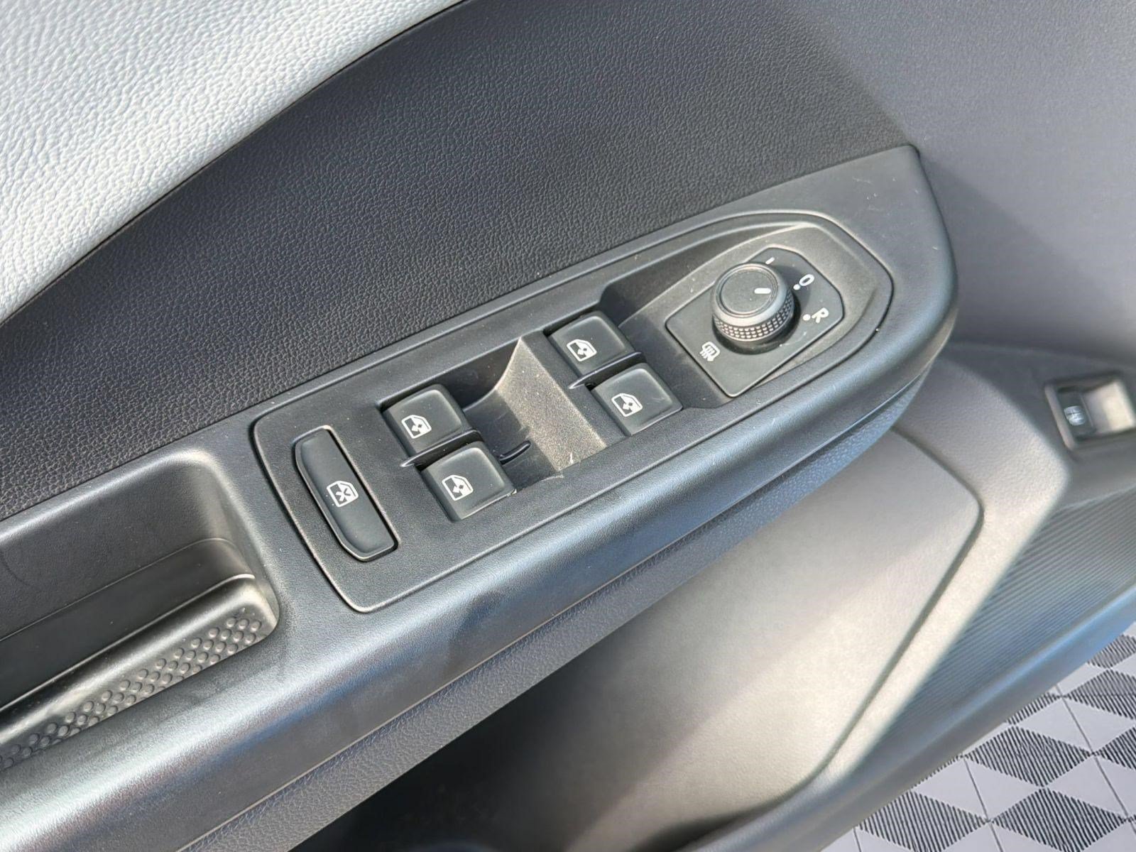 Certified 2022 Volkswagen Taos SE FWD image 13