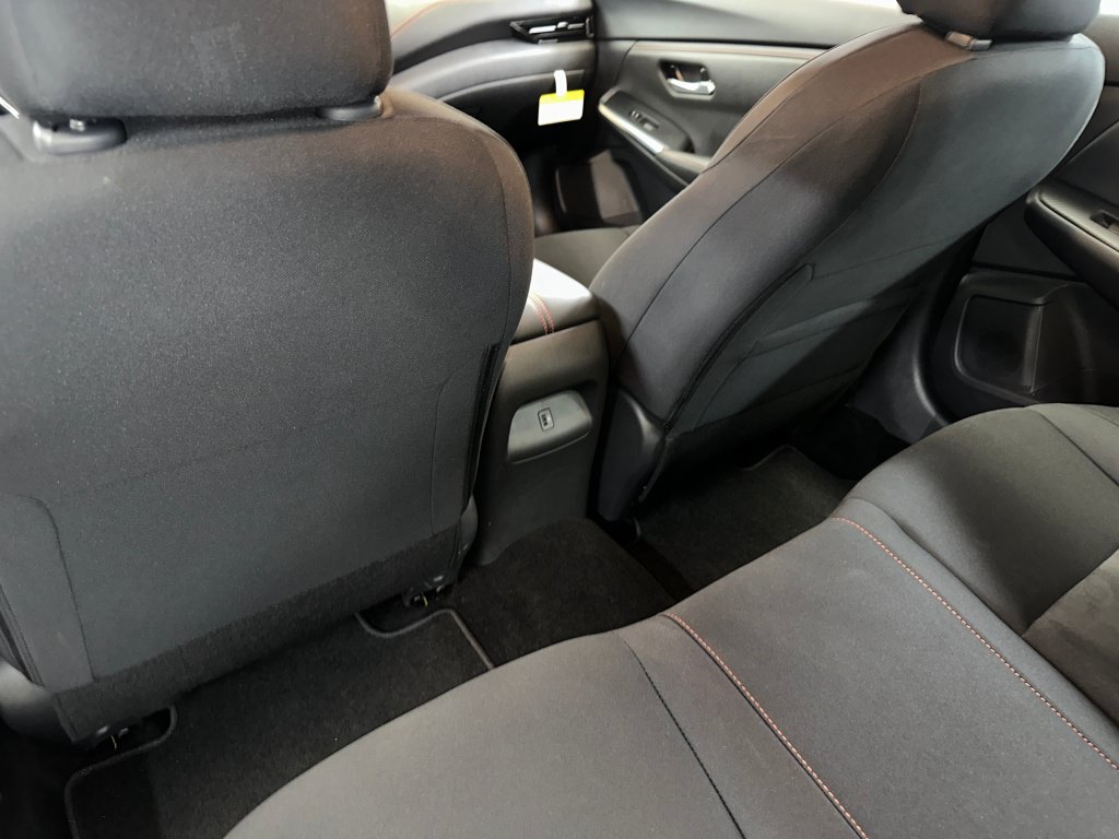 Used 2025 Nissan Sentra SR FWD image 18