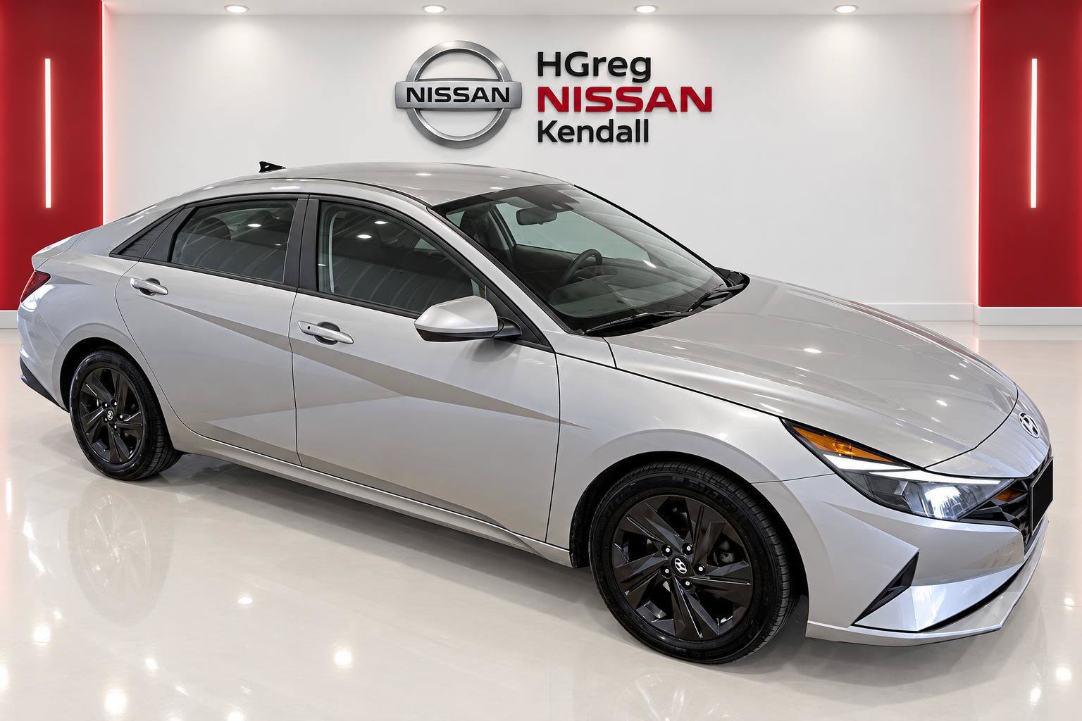 Used 2023 Hyundai Elantra SEL w/ Preferred Accessory Package FWD image 3