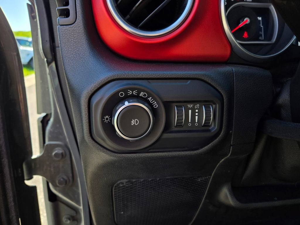 Used 2018 Jeep Wrangler Unlimited Rubicon w/ Dual Top Group AWD/4WD image 13
