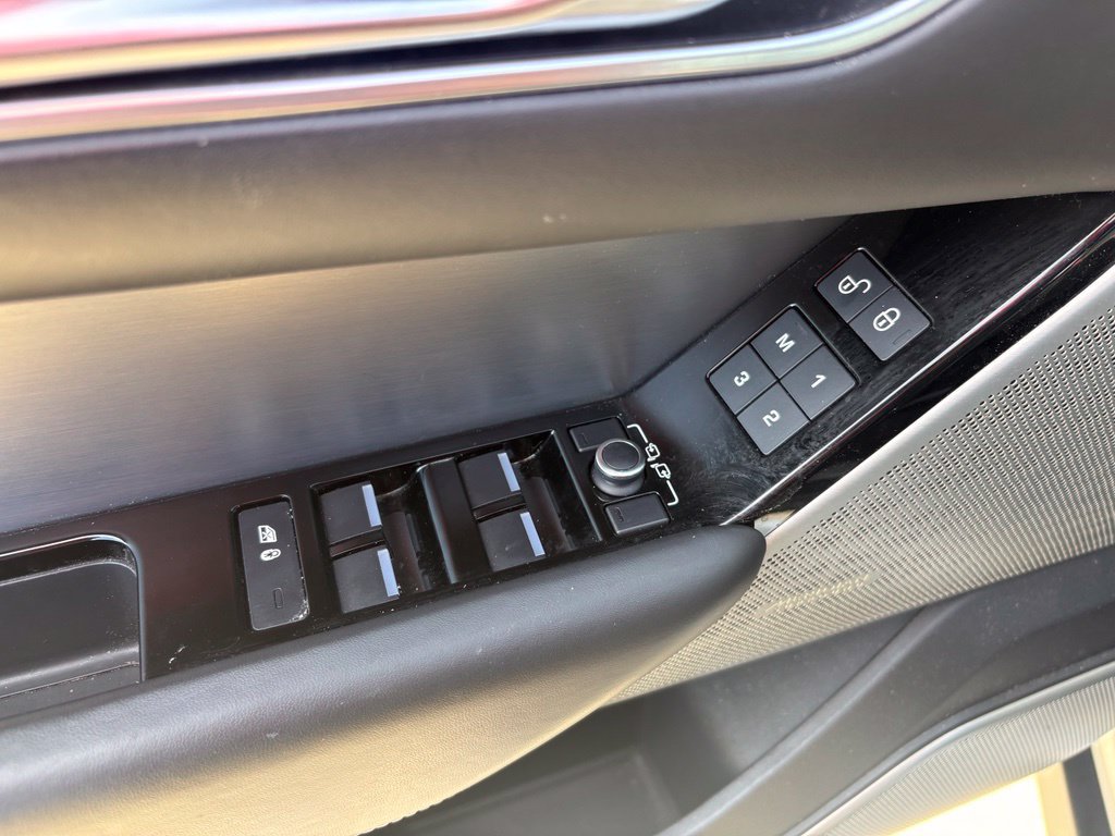 Used 2018 Land Rover Range Rover Velar R-Dynamic HSE AWD/4WD image 11