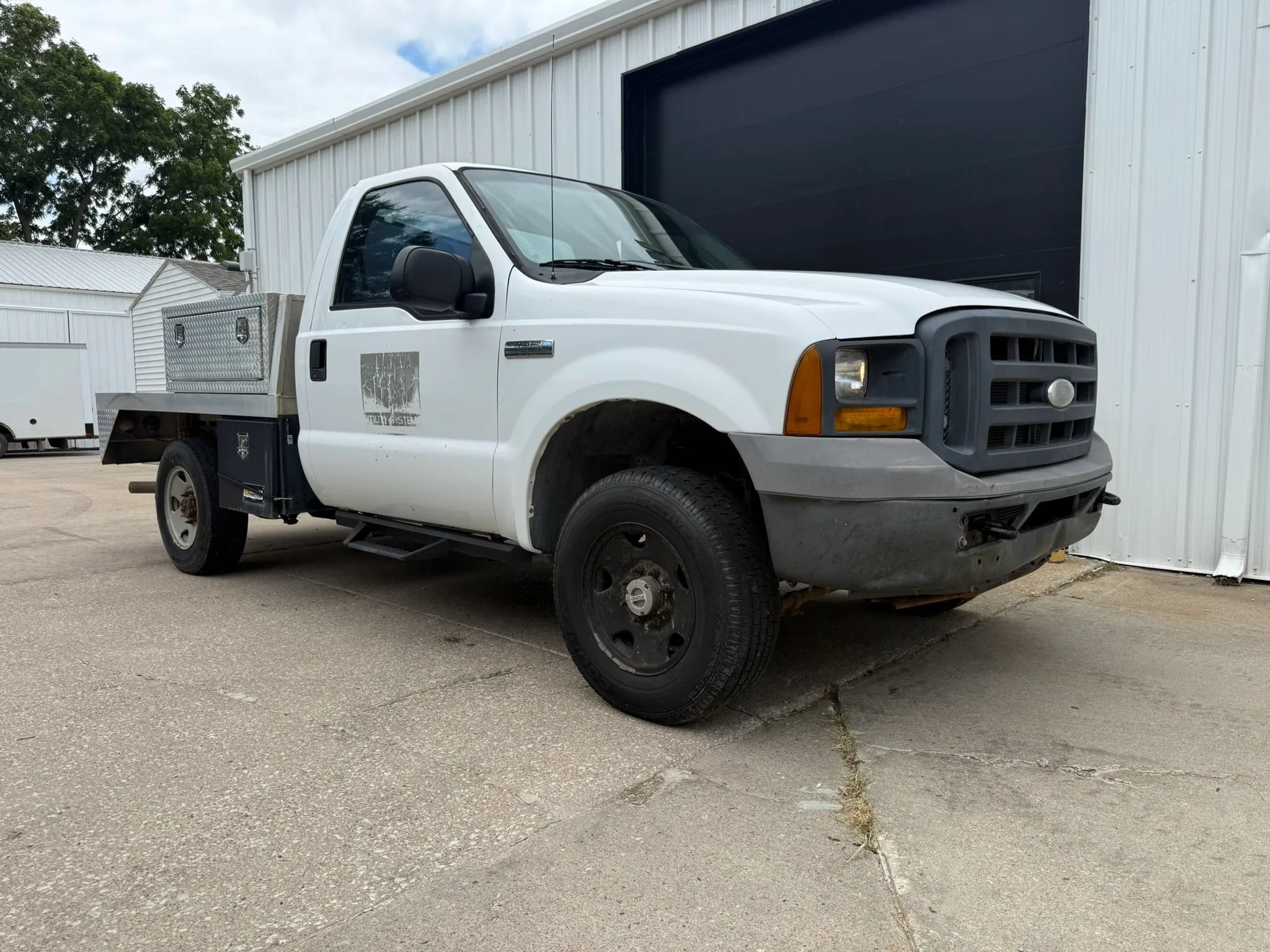 Used 2005 Ford F250 XL AWD/4WD image 2