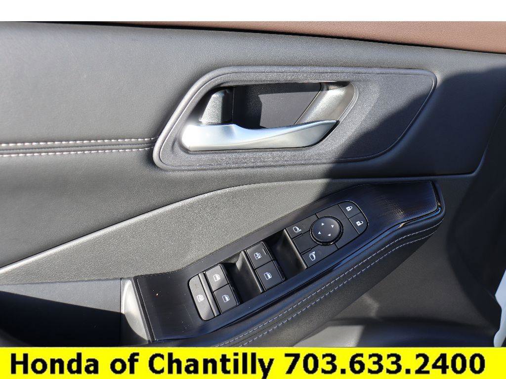 Used 2023 Nissan Rogue SV w/ SV Premium B Package image 26