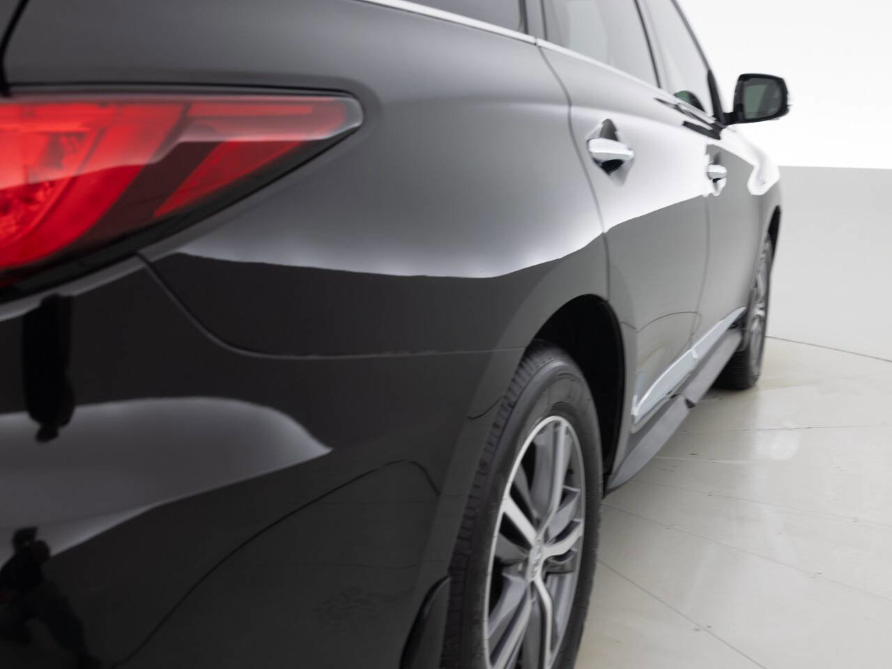 Used 2019 INFINITI QX60 Luxe w/ Essential Package image 14