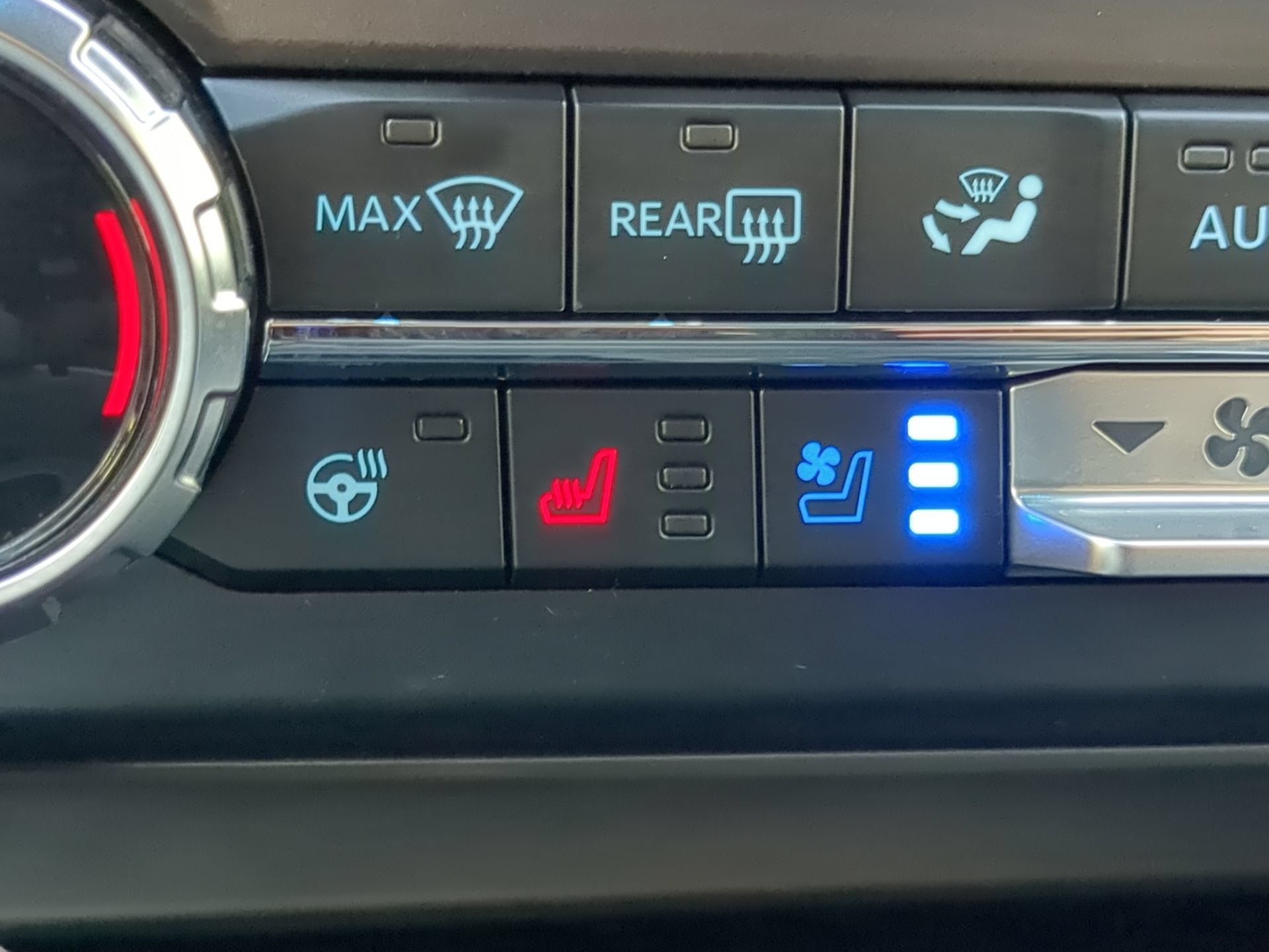 Used 2025 Ford F250 Lariat w/ Black Appearance Package AWD/4WD image 62