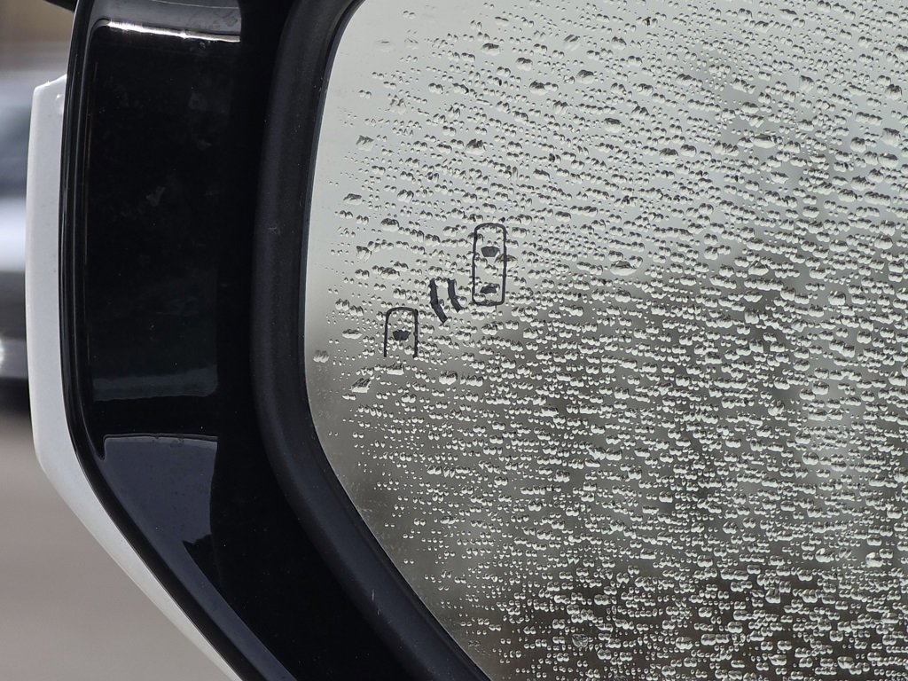 Certified 2024 Lexus ES 300h w/ Accessory Package (Z1) image 16