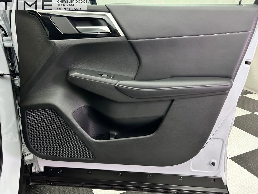 Used 2024 Mitsubishi Outlander Ralliart image 25