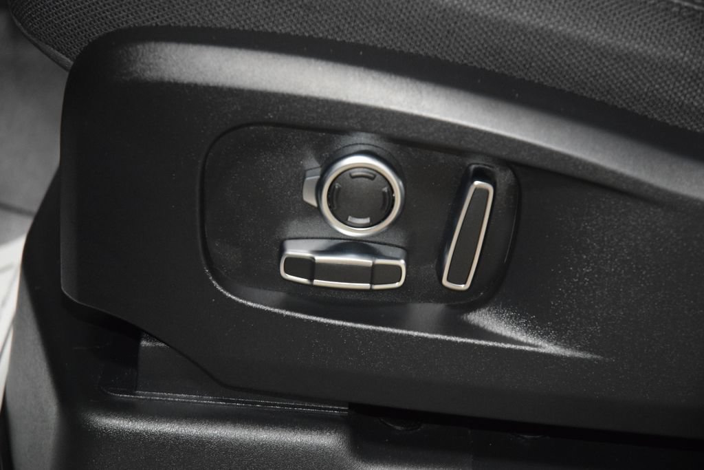 Used 2024 Land Rover Defender 130 X AWD/4WD image 42